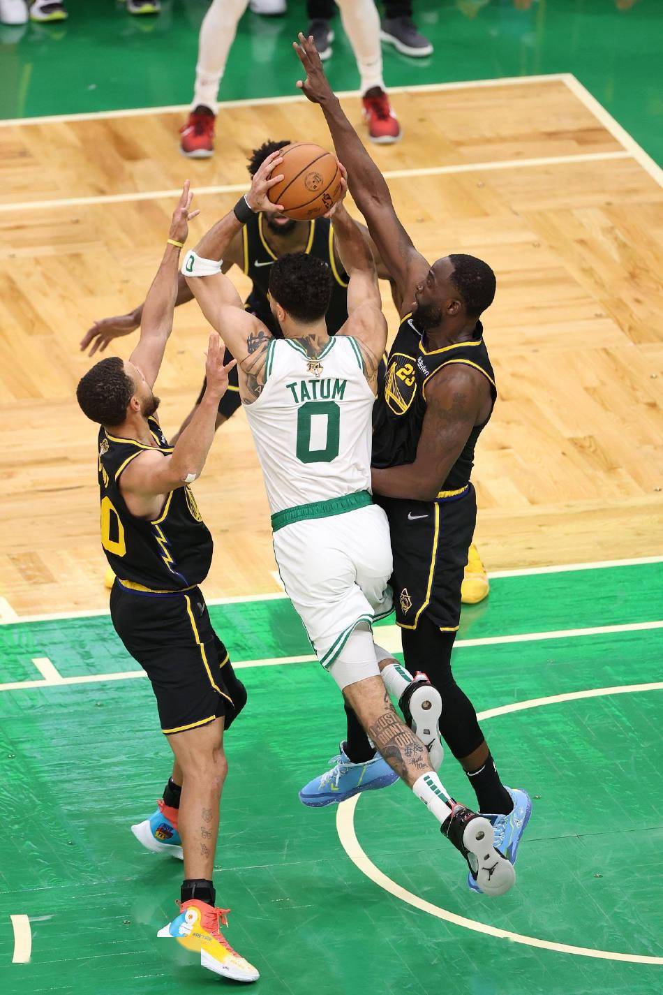 从今晨上海申花调整名单以备欧超杯到库里关键时刻刷新纪录,里昂迎NBA总决赛关键赛的简单介绍 从今晨上海申花调整名单以备欧超杯到库里关键时刻刷新纪录,里昂迎NBA总决赛关键赛的简单介绍